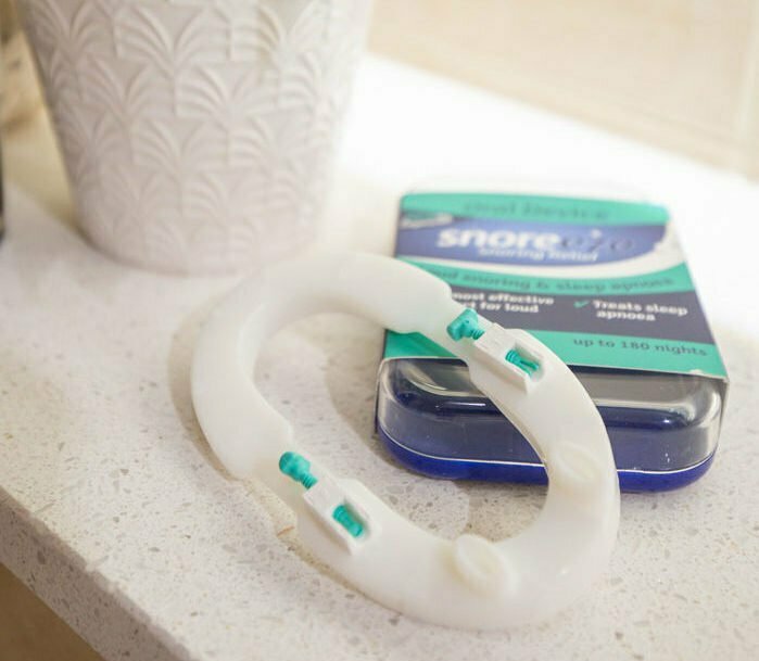 Mandibular advancement device to treat loud snoring and sleep apnoea